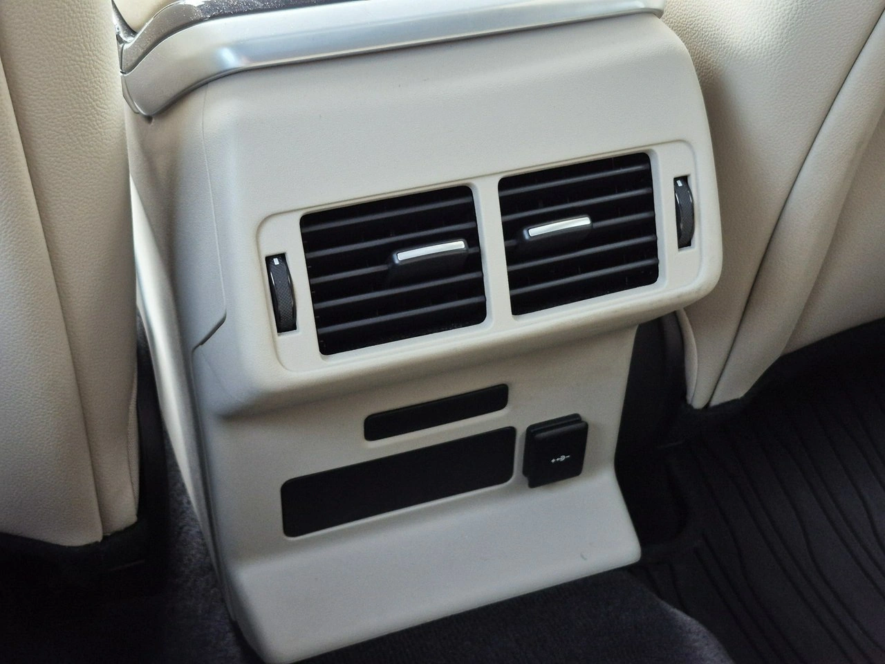 Land Rover Range Rover Velar - Zdjęcie 24