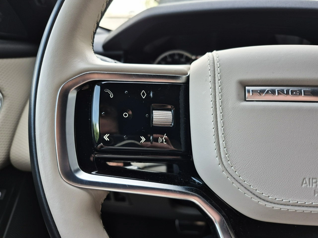 Land Rover Range Rover Velar - Zdjęcie 28