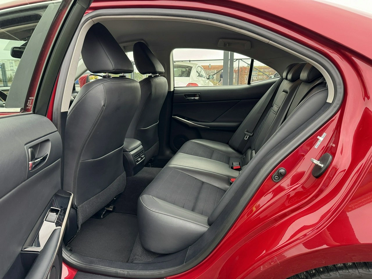 Lexus IS - Zdjęcie 16