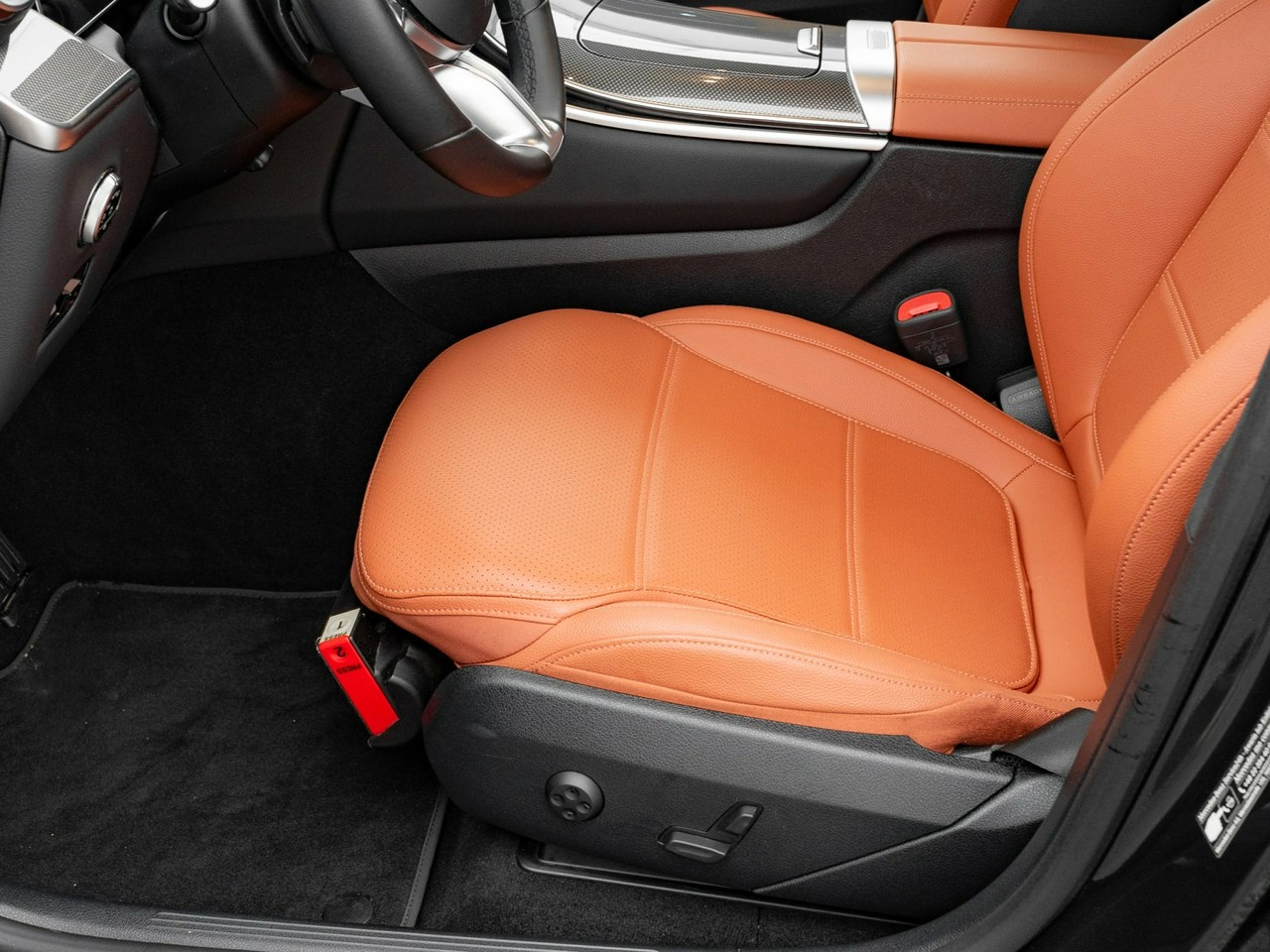 Mercedes GLC 300 - Zdjęcie 11