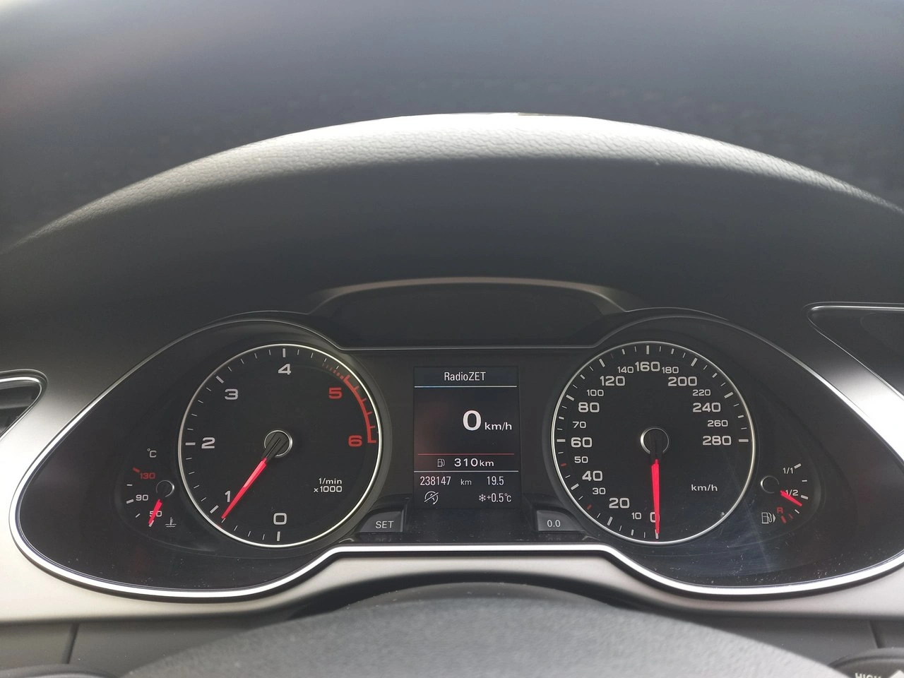 Audi A4 - Zdjęcie 33