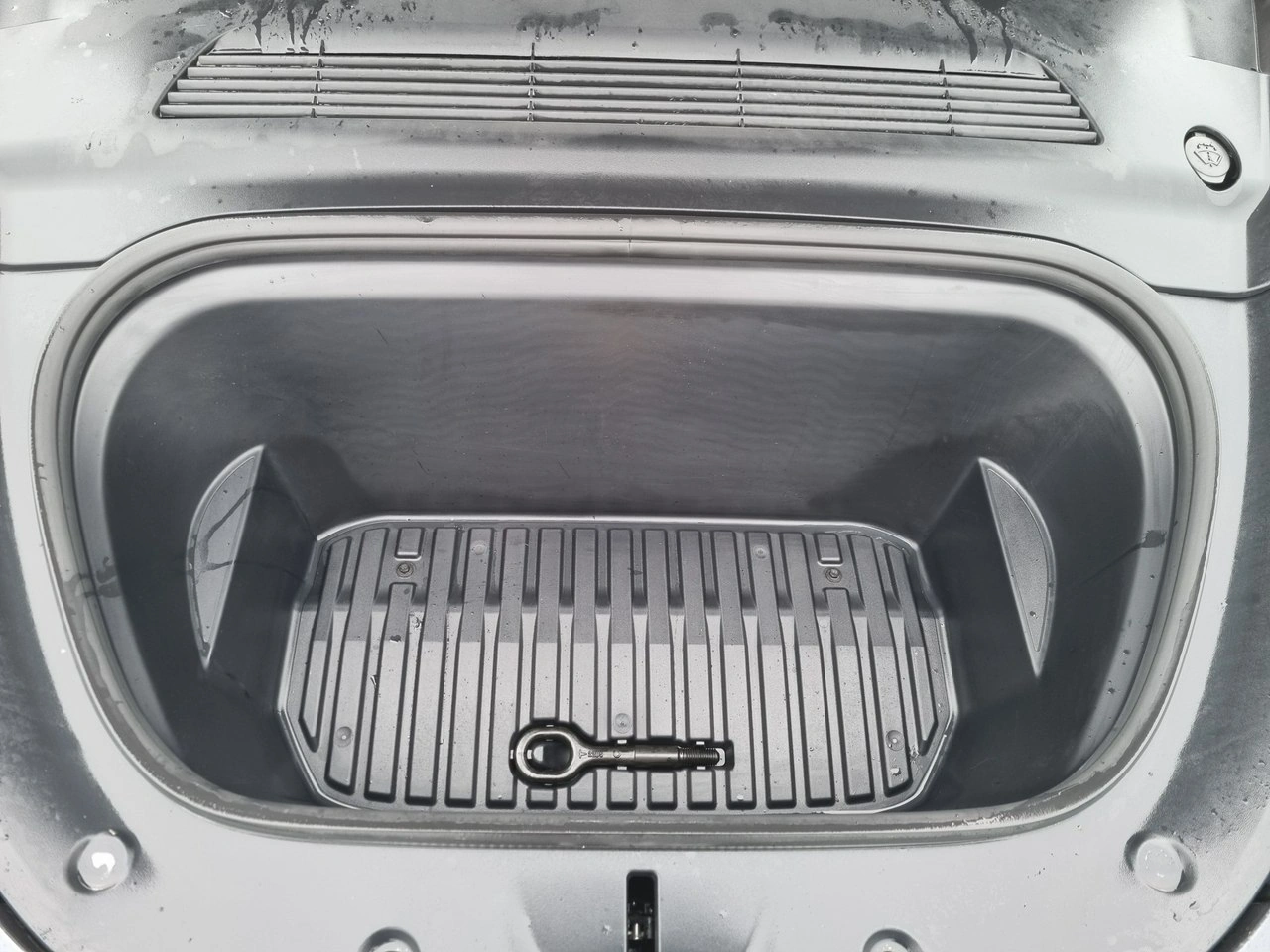 Tesla Y - Zdjęcie 14