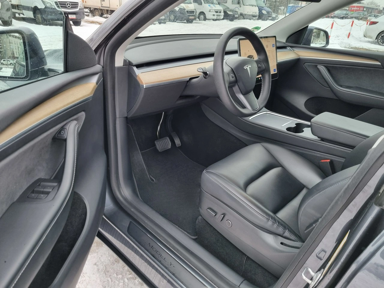 Tesla Y - Zdjęcie 16