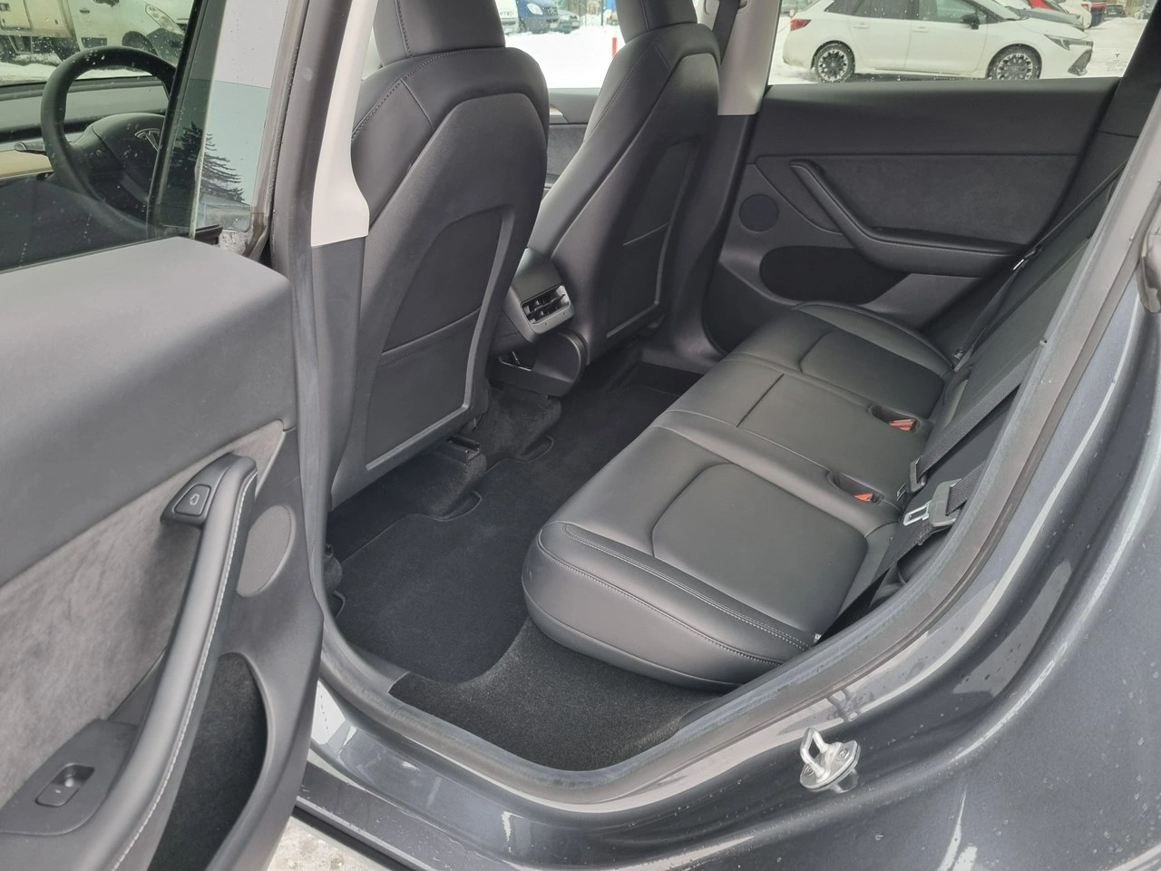 Tesla Y - Zdjęcie 18