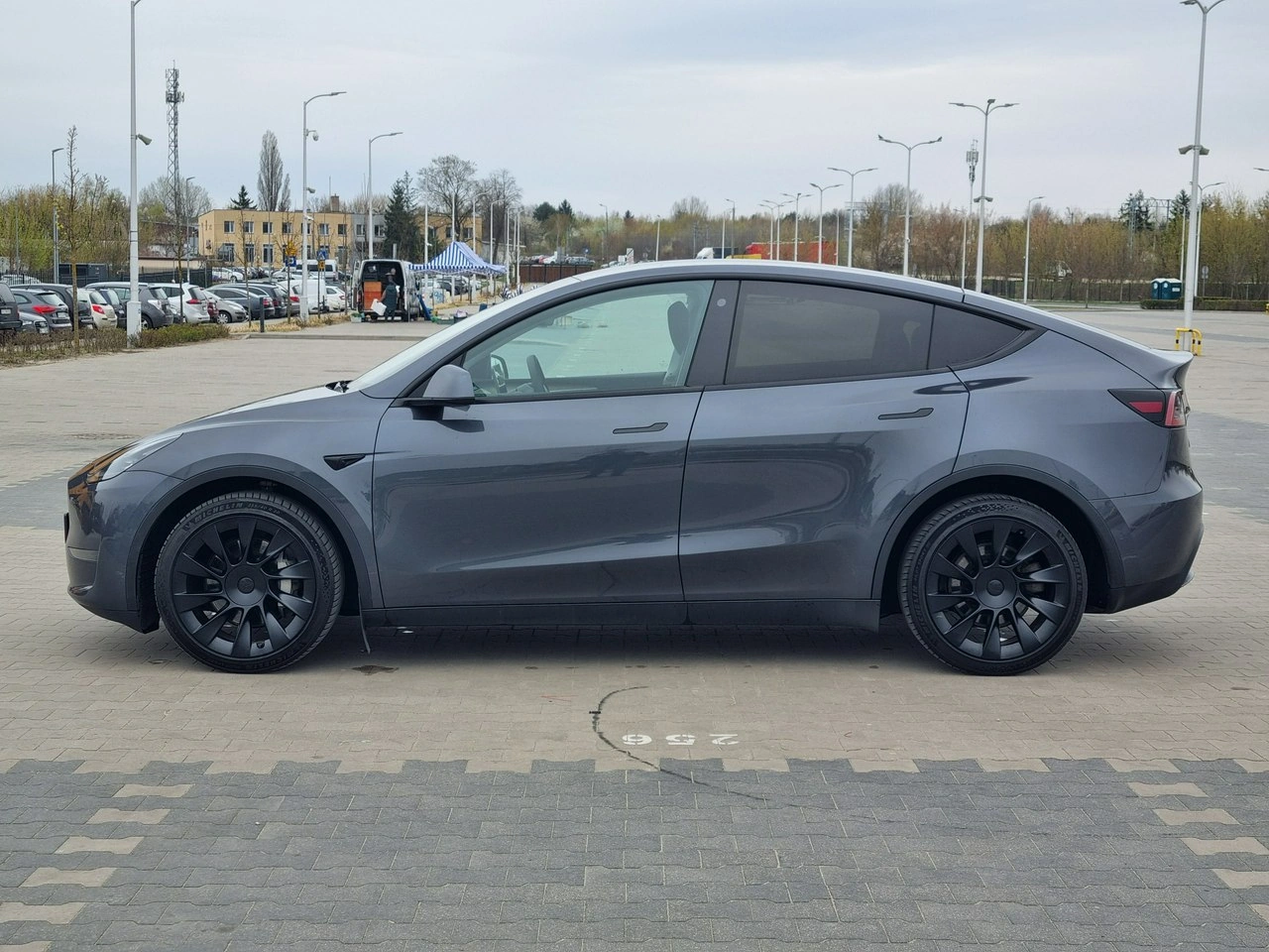 Tesla Y - Zdjęcie 1