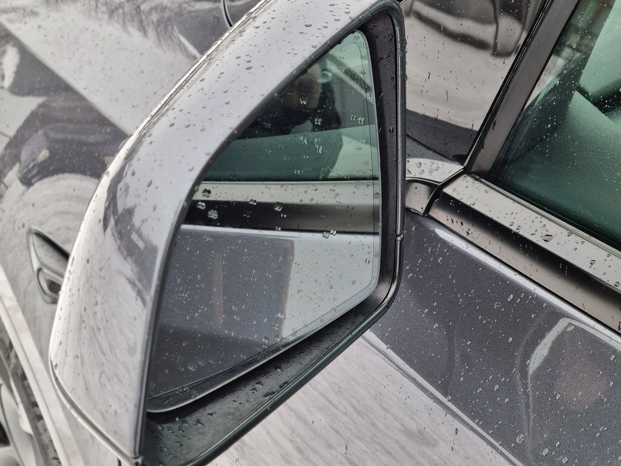 Tesla Y - Zdjęcie 8