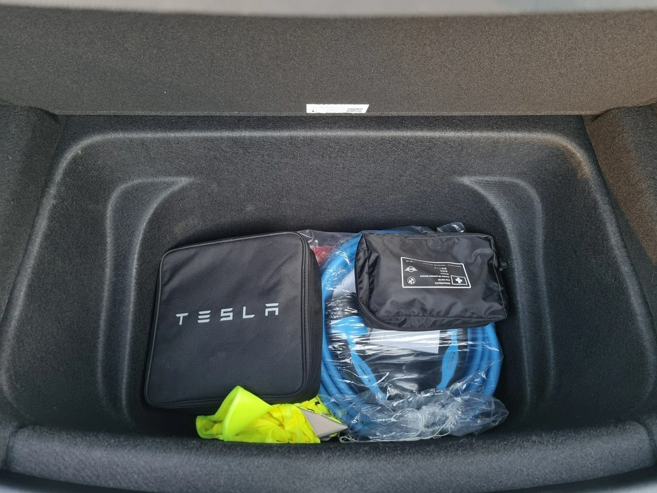 Tesla Y - Zdjęcie 25