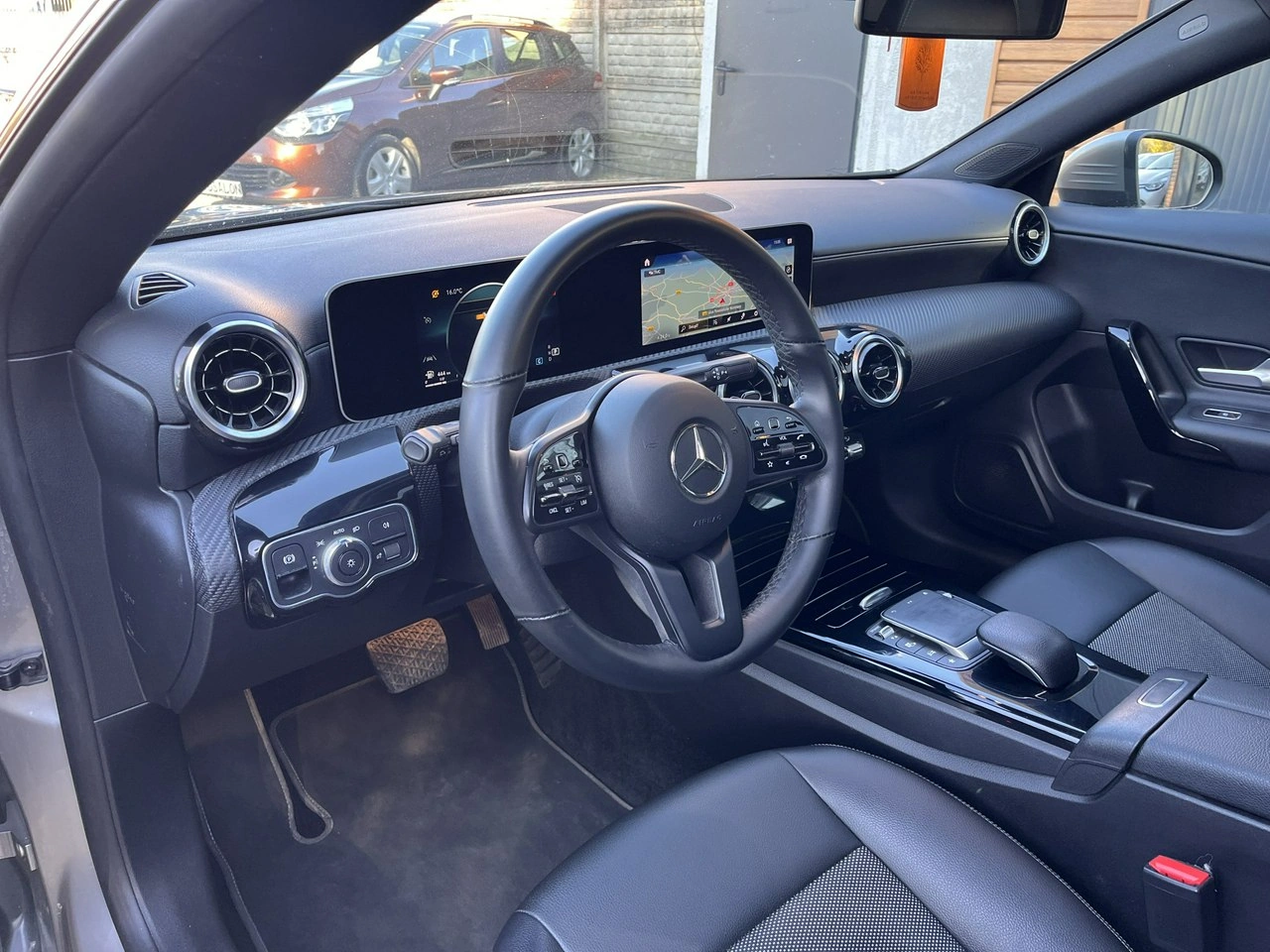 Mercedes CLA 180 - Zdjęcie 17