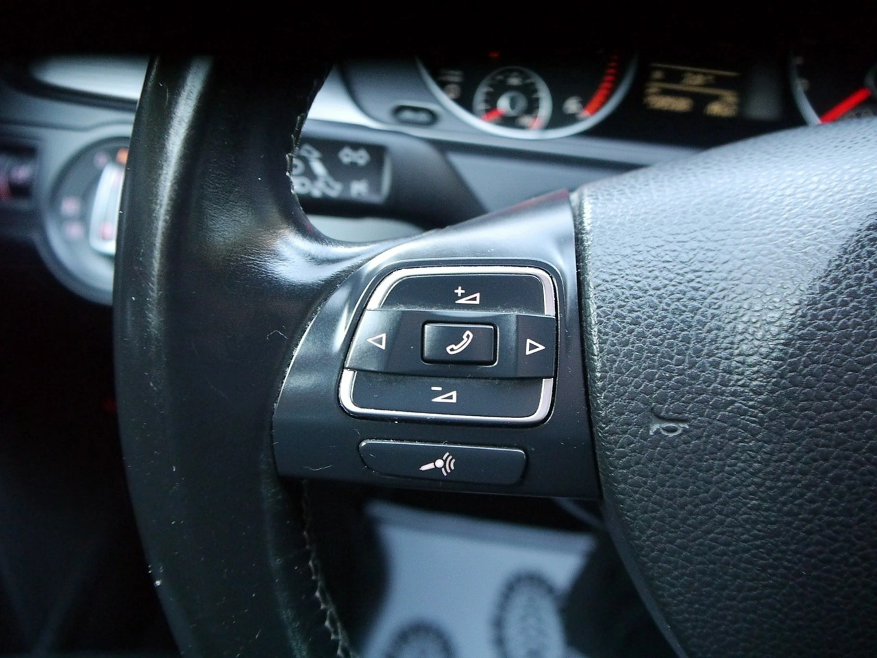 Volkswagen Passat - Zdjęcie 33