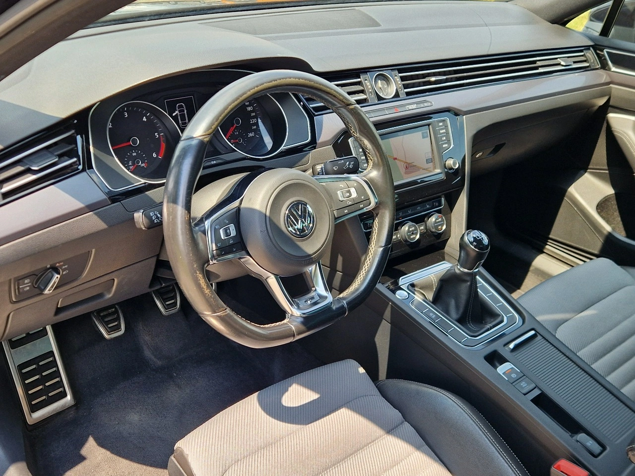 Volkswagen Passat - Zdjęcie 15