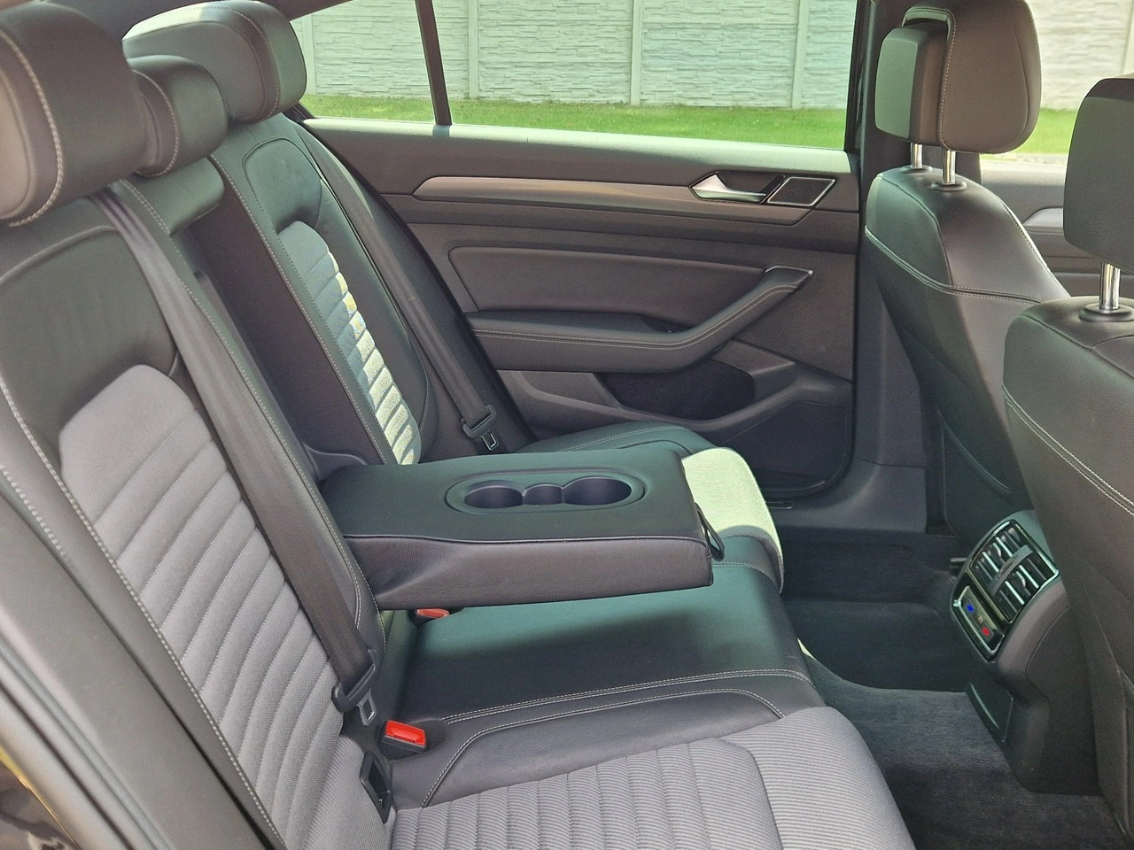 Volkswagen Passat - Zdjęcie 24