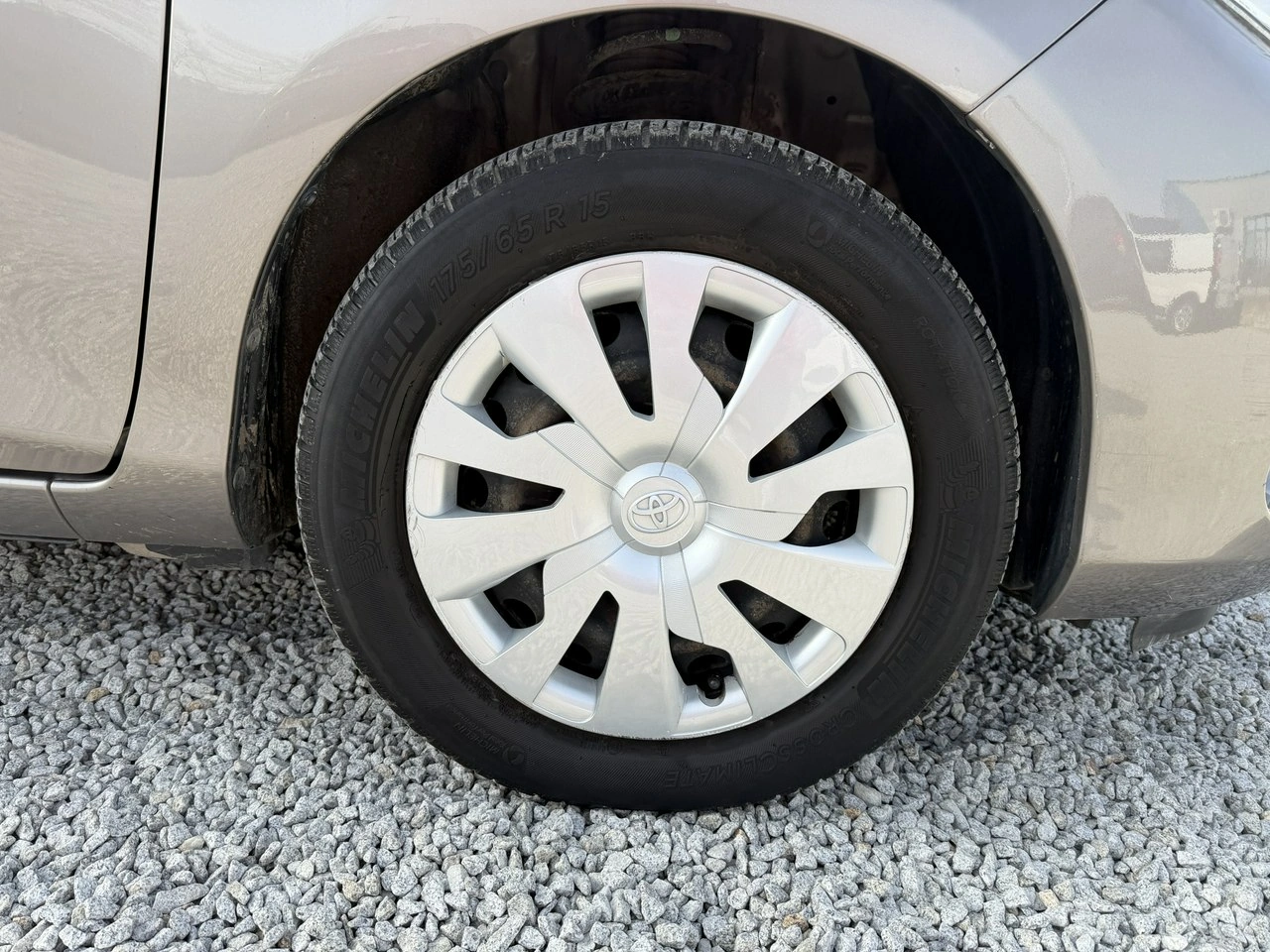 Toyota Yaris - Zdjęcie 8