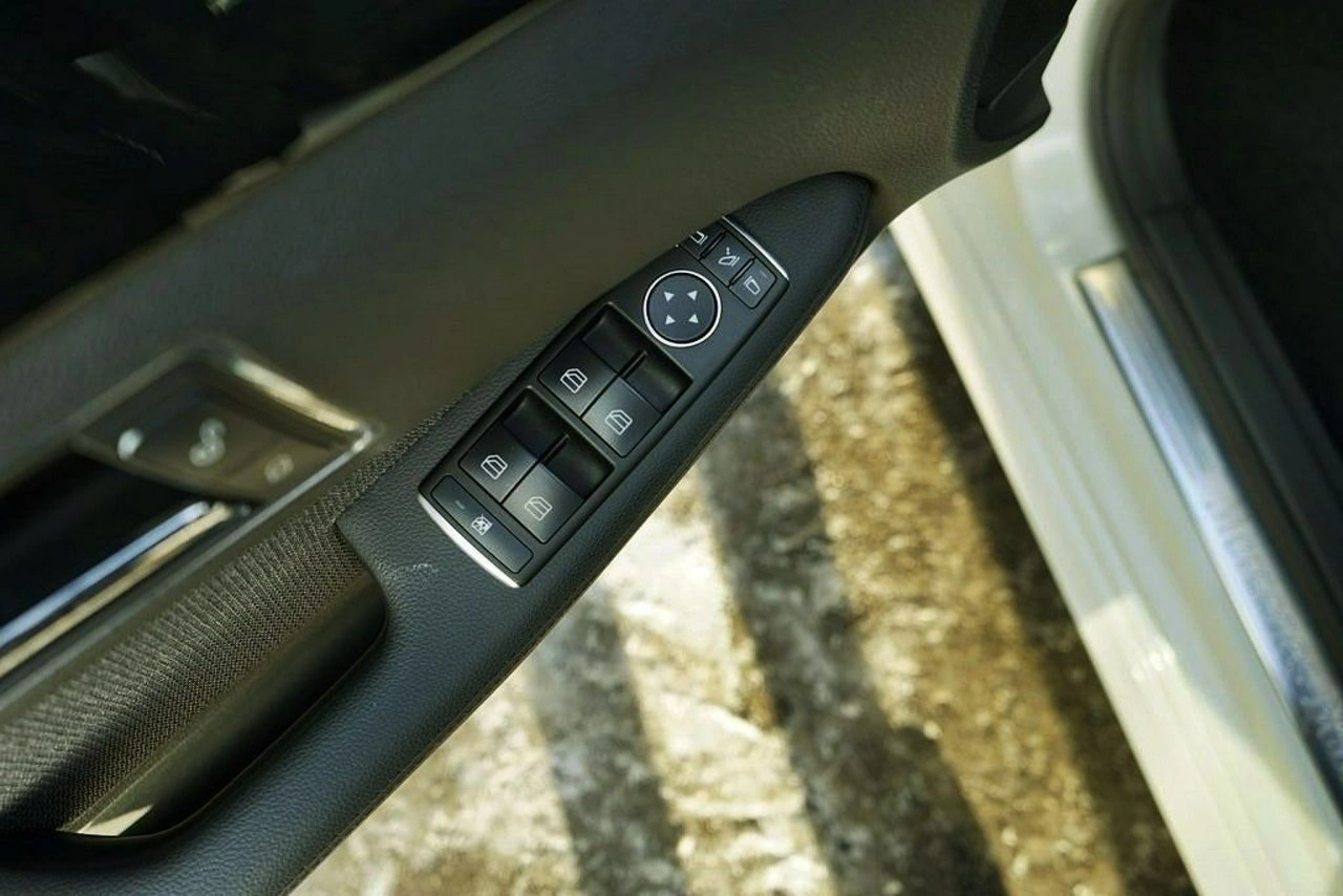 Mercedes E 220 - Zdjęcie 16