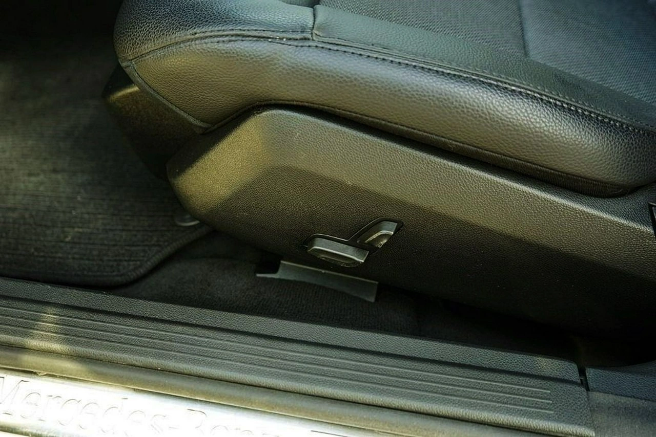 Mercedes E 220 - Zdjęcie 19