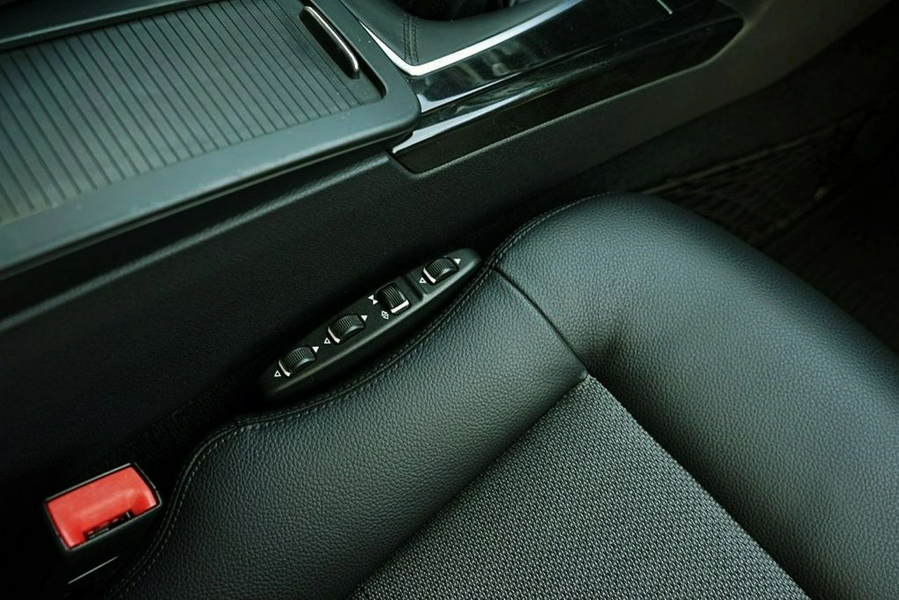 Mercedes E 220 - Zdjęcie 24