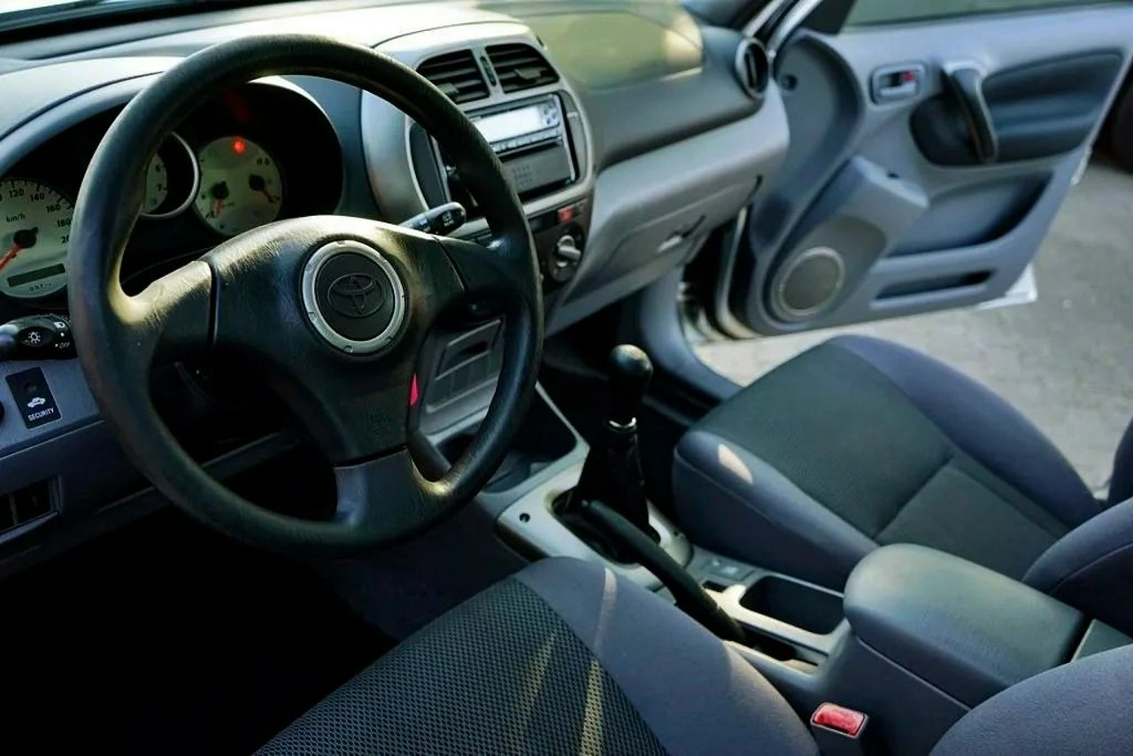 Toyota RAV-4 - Zdjęcie 17